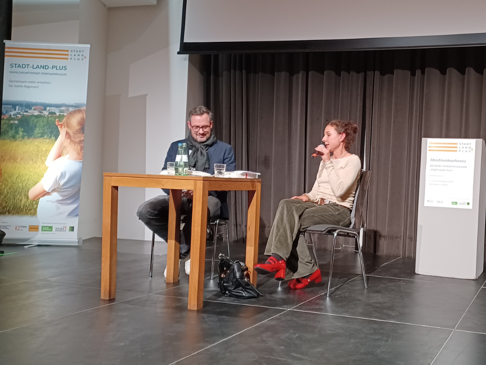 Abendveranstaltung mit den Schriftstellerinnen Juli Zeh und Simon Urban © Thomas Weith ILS